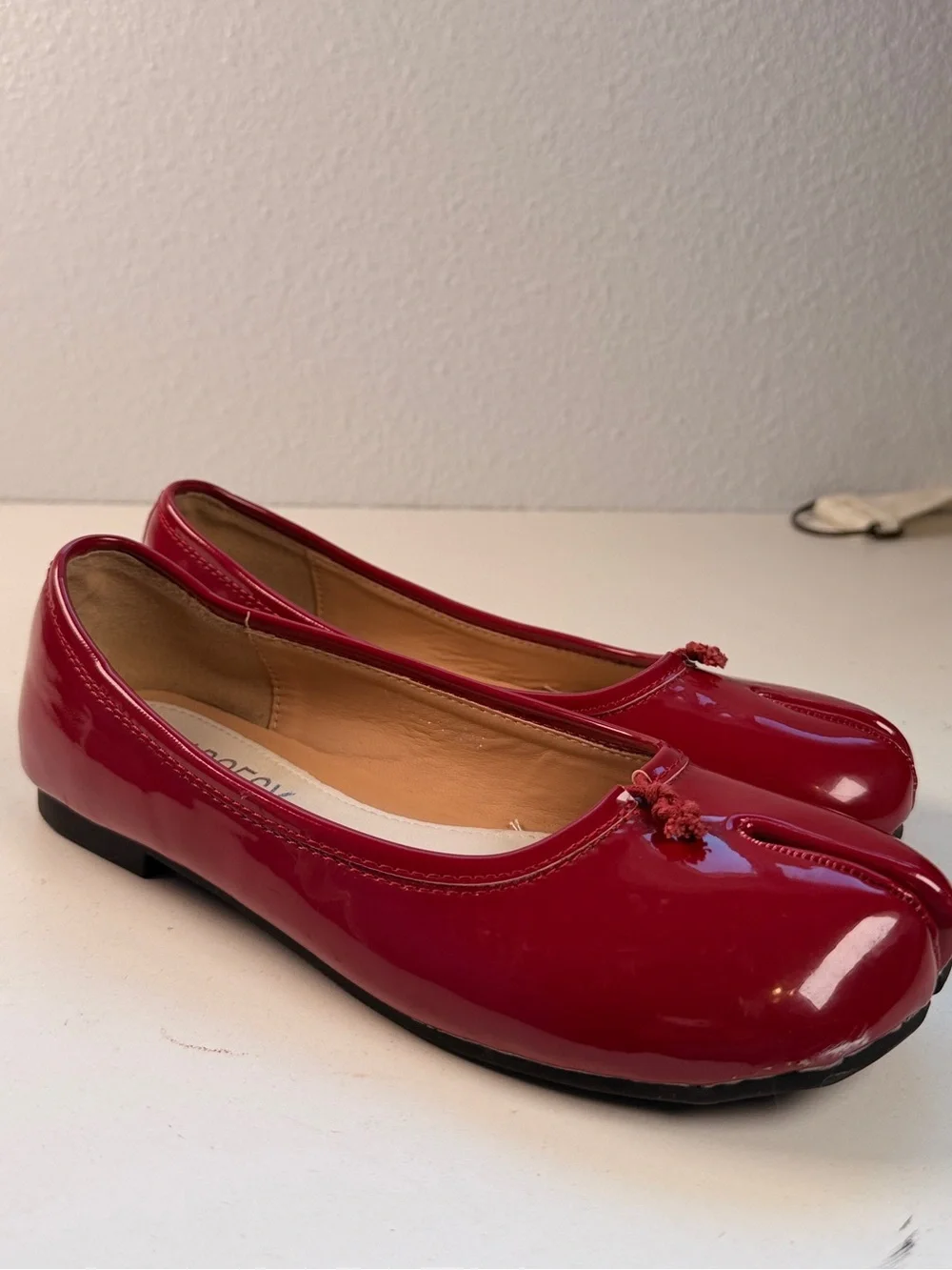 RABOESY Red Patent Tabi Split Toe Ballet Flats EU 39 US 8.5 Shoes